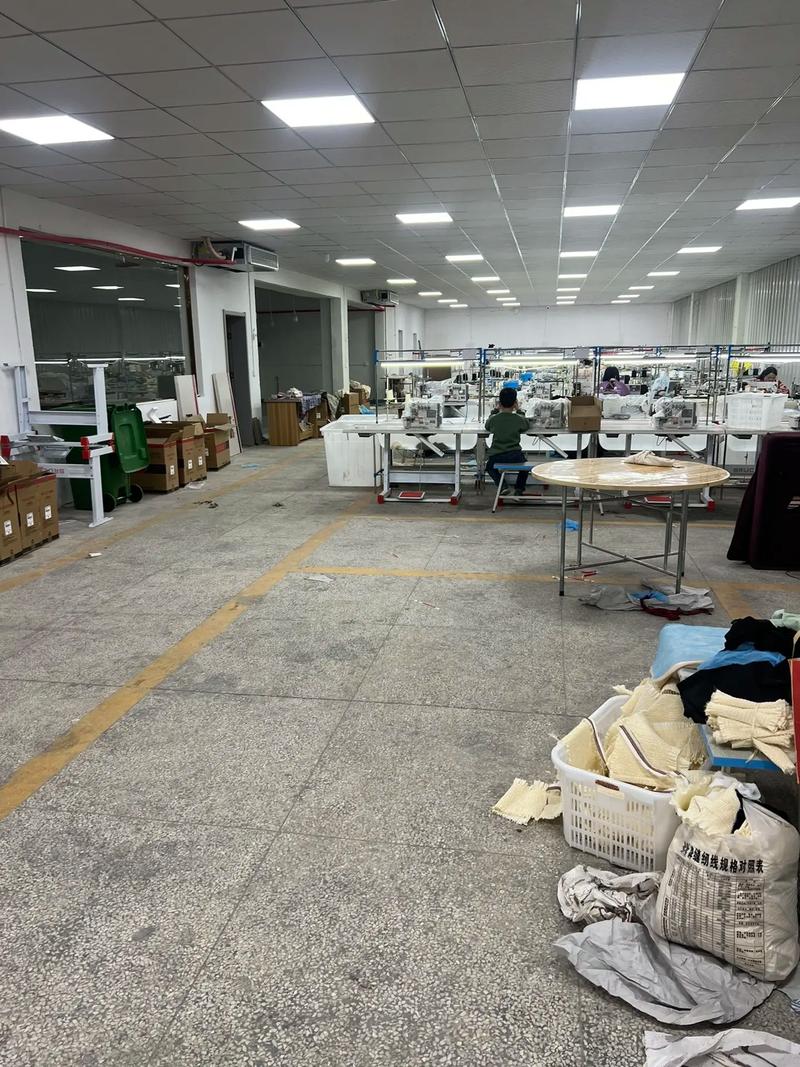 服裝服飾零售新廠擴(kuò)建 招整件車位多名，新廠加30臺車火速進(jìn)場